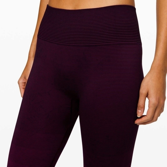 Lululemon Ebb to Train Tight in Marvel size 4 NWT - Picture 2 of 9